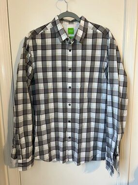 BOSS Men's Gray and White Plaid Button-Down Shirt